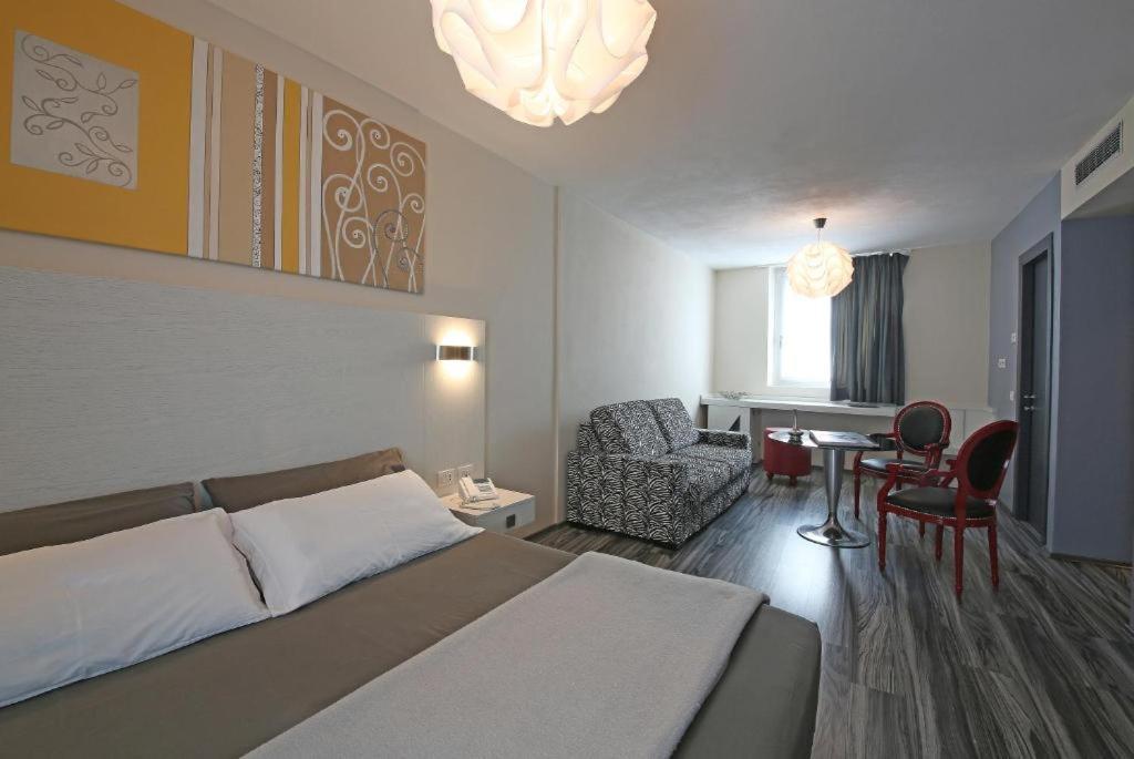 Happy Hotel Atelier Gardone Riviera Centro & Beach Exteriér fotografie